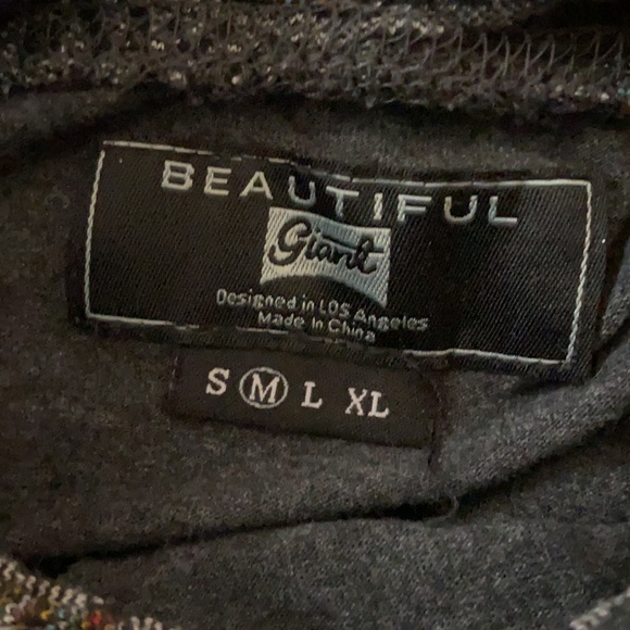 Beautiful giant, grey & Aztec colors , medium - Picture 3 of 3